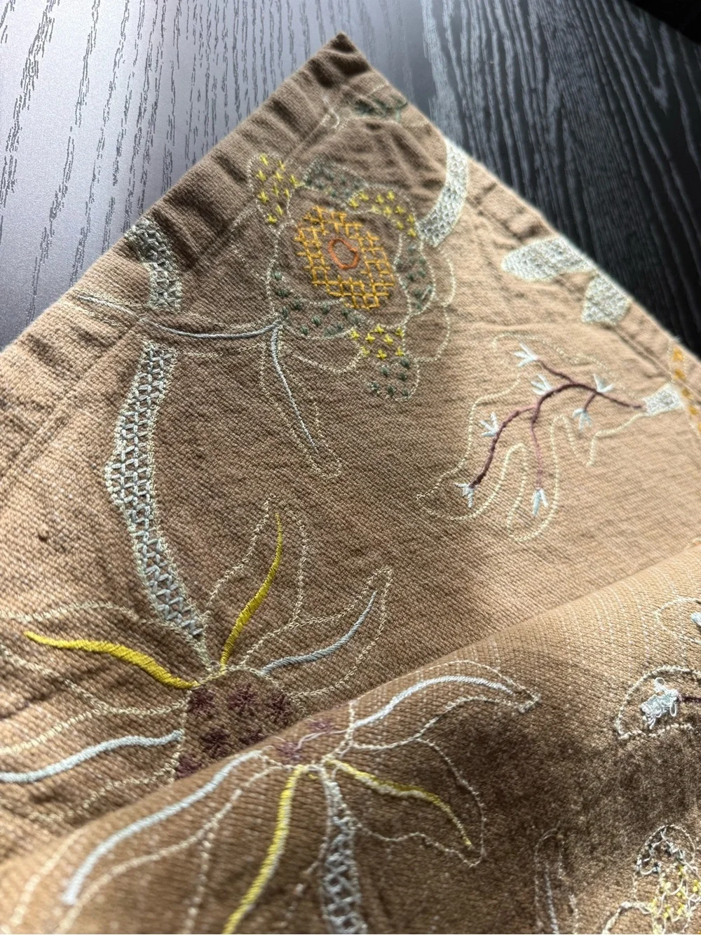 Crate&Barrel Cotton Taupe Embroidered Placemats 4